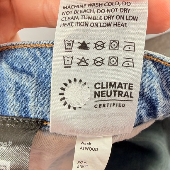 Reformation Wilder High Rise Relaxed Jean Shorts in Light Blue Size 30 - Picture 7 of 8